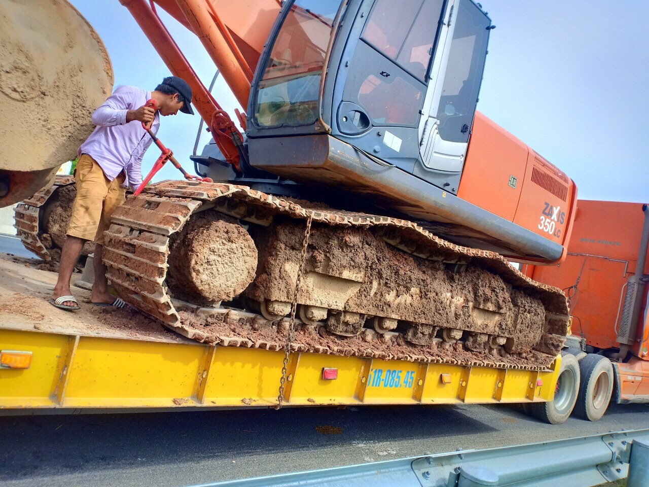SỬA CHỮA MÁY XÚC